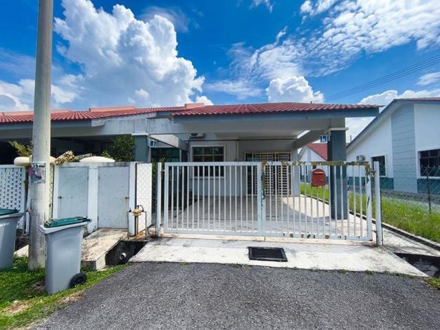 Terraced House for sale in Malaka