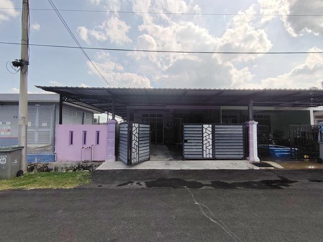 Terraced House for sale in Malaka