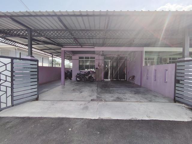 Terraced House for sale in Malaka