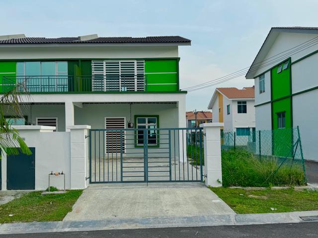 Terraced House for sale in Malaka