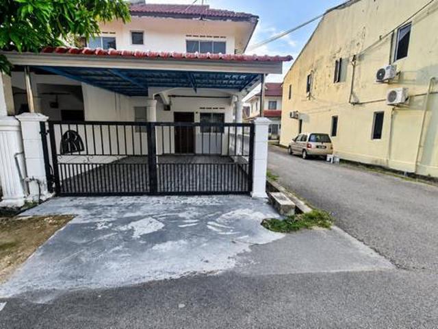 Terraced House for sale in Malaka