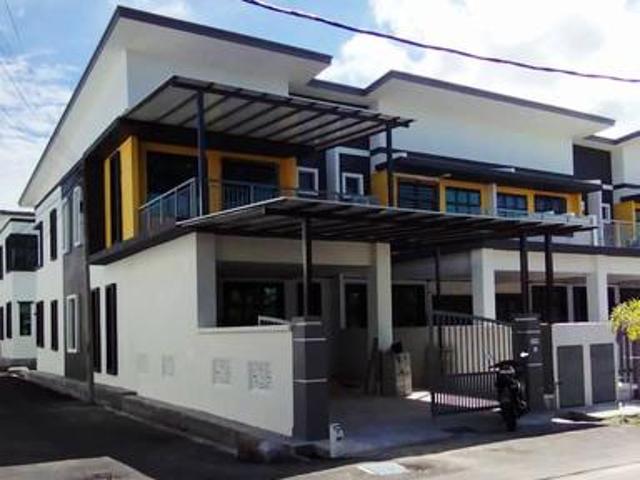 Terraced House for sale in Malaka
