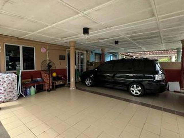 Terraced House for sale in Malaka