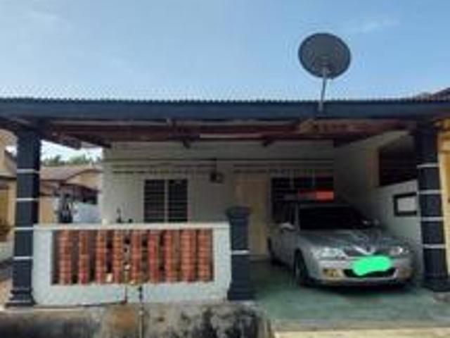 Terraced House for sale in Malaka