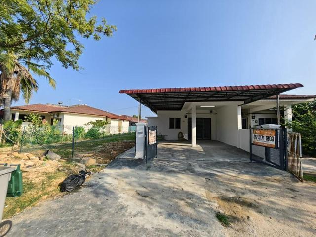 Terraced House for sale in Malaka
