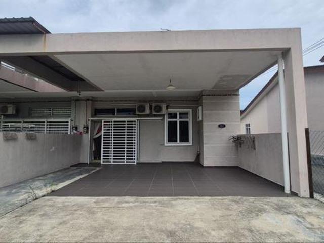 Terraced House for sale in Malaka