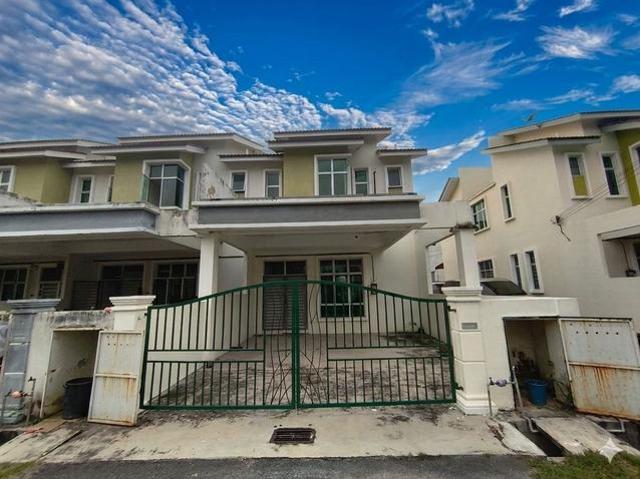 Terraced House for sale in Malaka