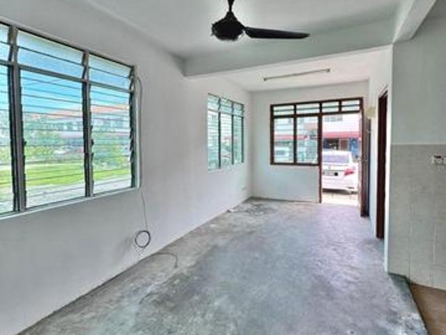 Townhouse for sale in Malaka