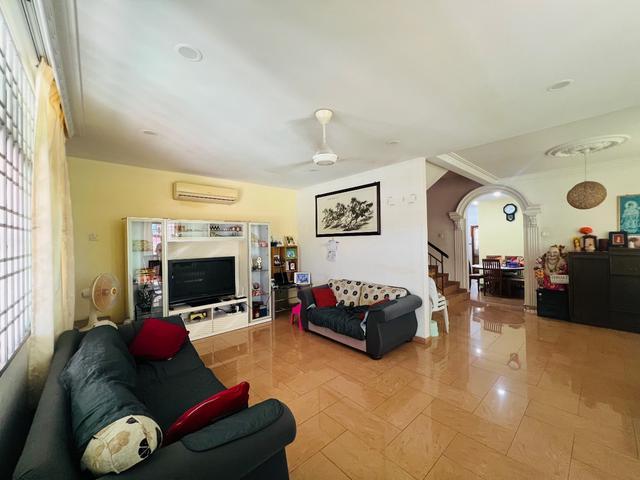 Terraced House for sale in Malaka