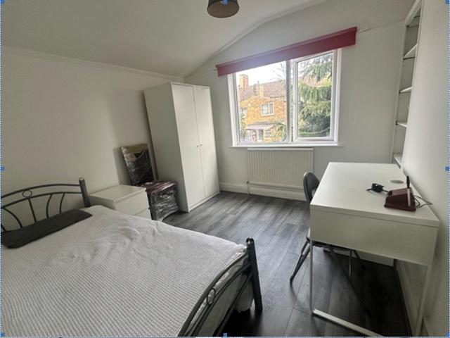 Room for rent in Gants Hill, Greater London