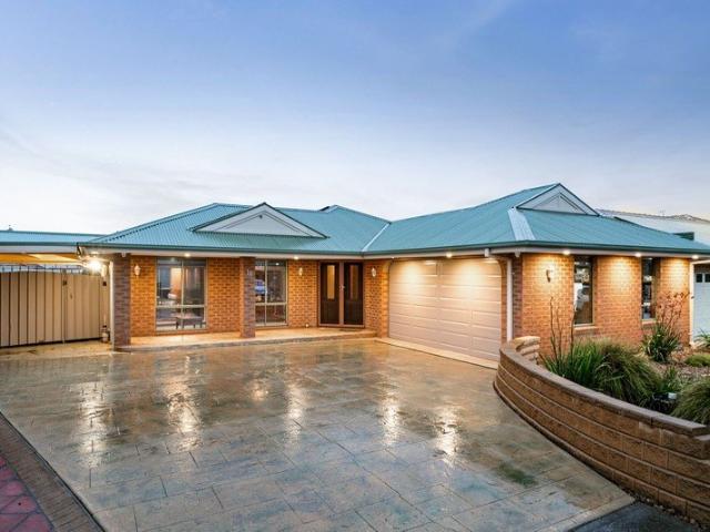 House for sale in Taylors Lakes, Melbourne