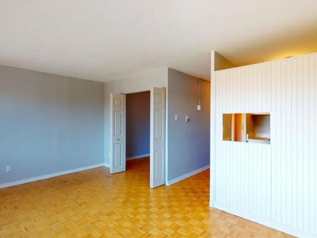Apartment for rent in Somerset, Ottawa