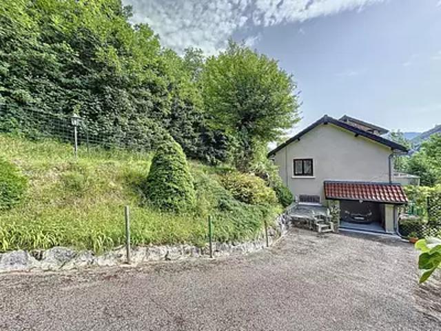 Maison vente à Grenoble, Engins