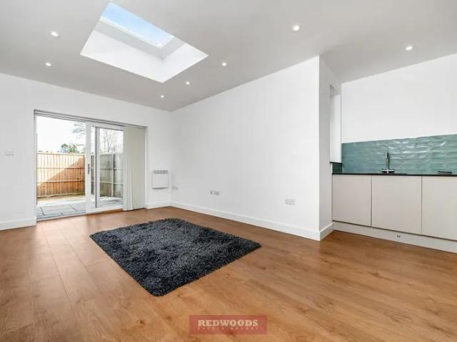 Apartment for rent in Row Town, Surrey