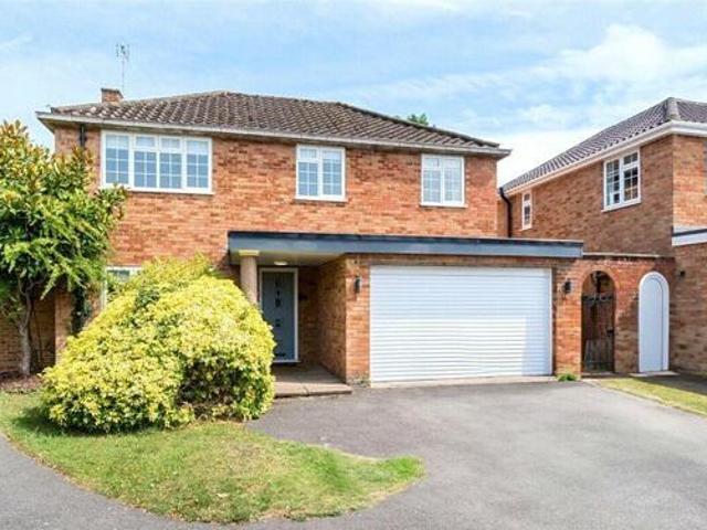 House for rent in Row Town, Surrey