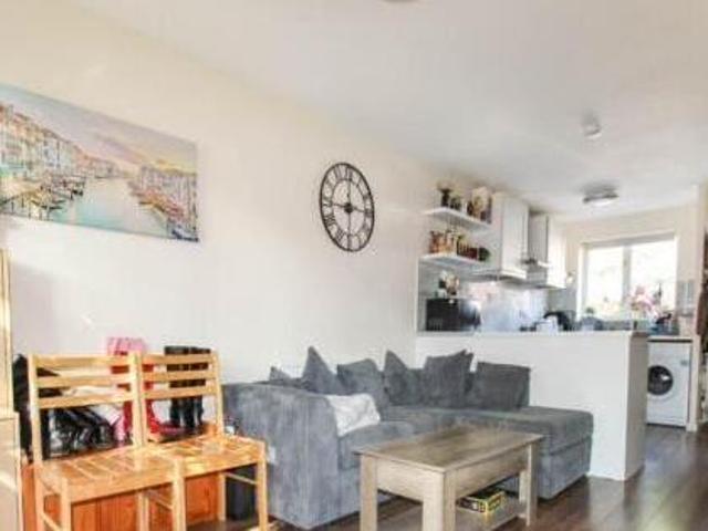 House for rent in Row Town, Surrey