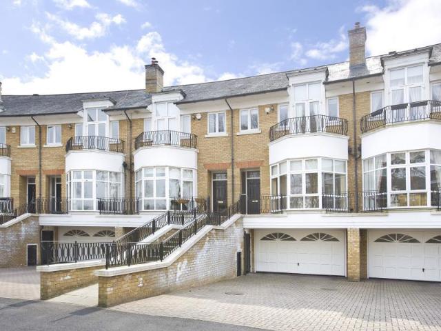 House for rent in Row Town, Surrey