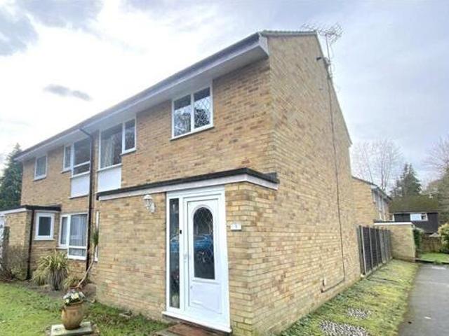 House for sale in Heol-las, Surrey
