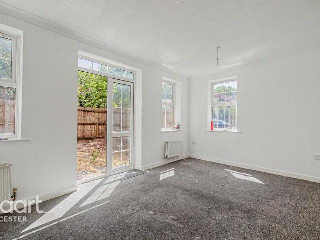 House for rent in Stocking Farm, Old Wharf