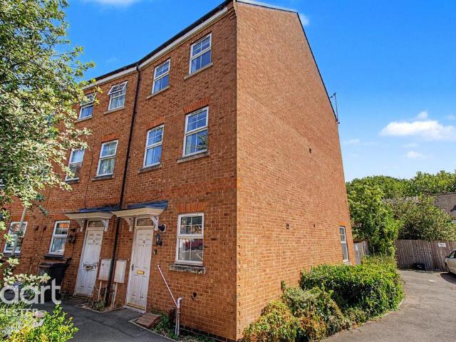 House for rent in Stocking Farm, Old Wharf