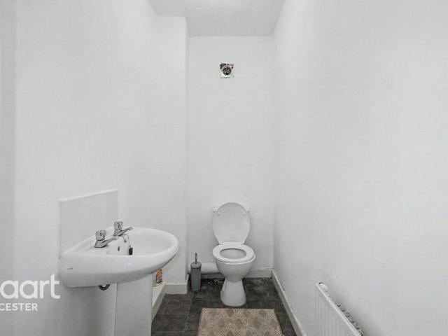 House for rent in Stocking Farm, Old Wharf