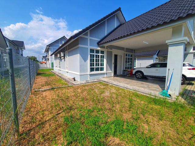 Bungalow for sale in Malaka