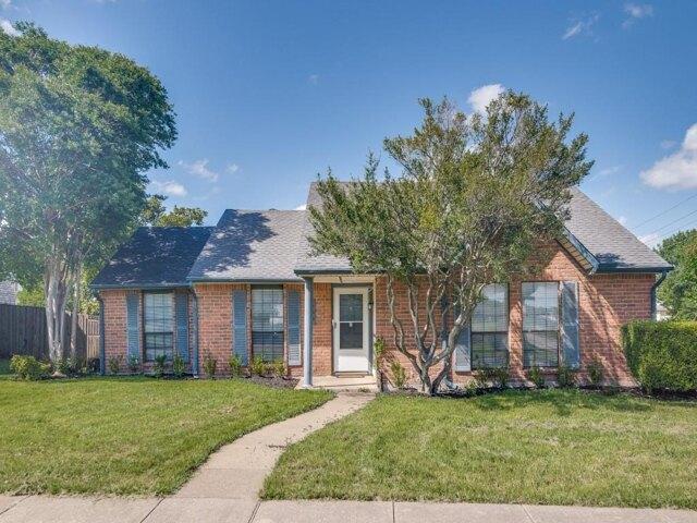 House for sale in Allen