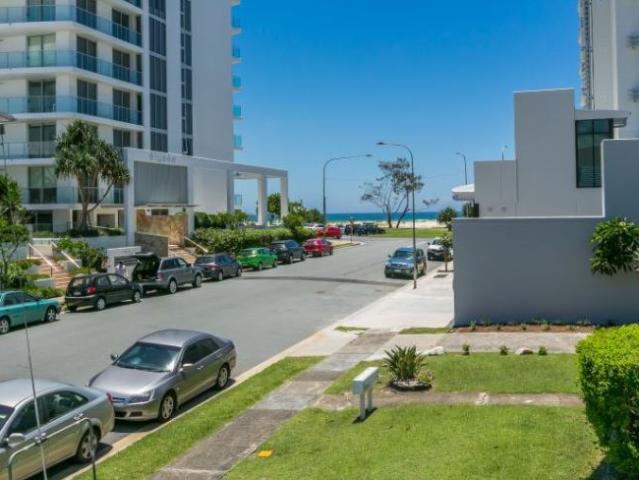 Apartment for rent in Gold Coast Mc Apartment for rent in Gold Coast Mc
