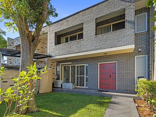 Townhouse for rent in Sutherland, New South Wales