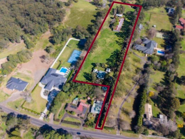 Cottage for sale in Middle Dural, Sydney