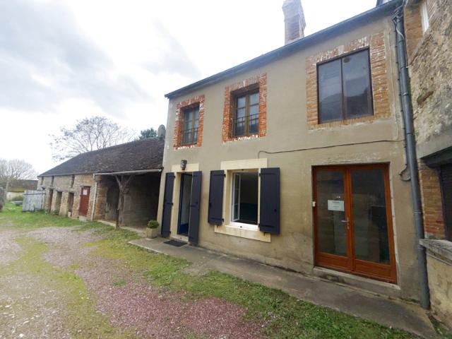 Maison vente à Alençon, Essay
