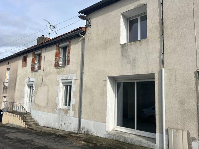 Maison vente à Montmorillon, Lussac-les-châteaux