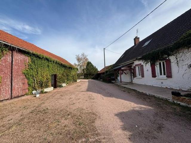 Villa vente à Montaigu-le-Blin, Allier