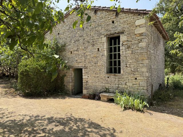 Maison vente à Confolens, Saint-fraigne