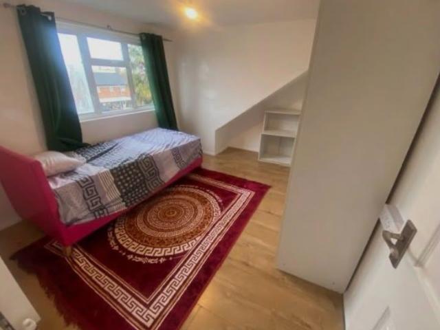 Room for rent in Lower Halliford, Surrey