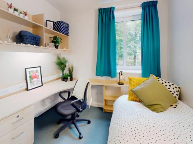 Room for rent in Attenborough, East Midlands