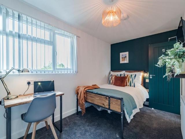Room for rent in Chapelfields, West Midlands
