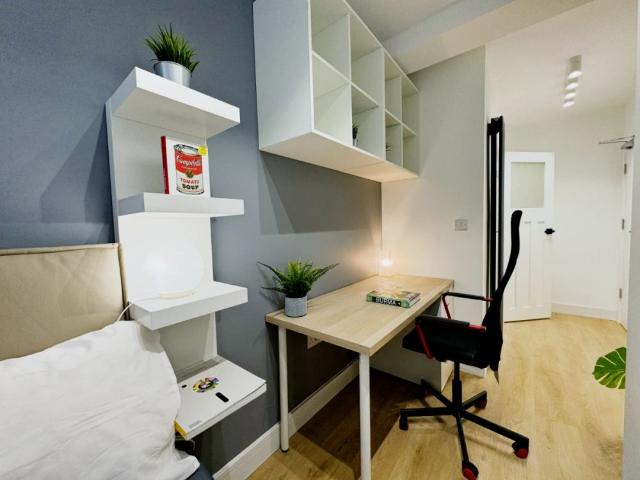 Room for rent in Attenborough, East Midlands