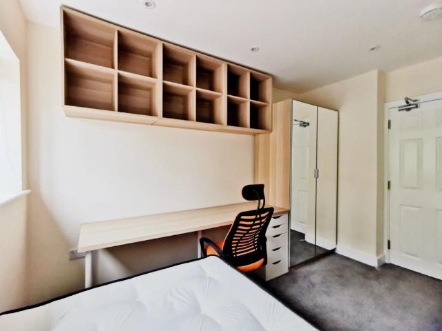 Room for rent in Attenborough, East Midlands