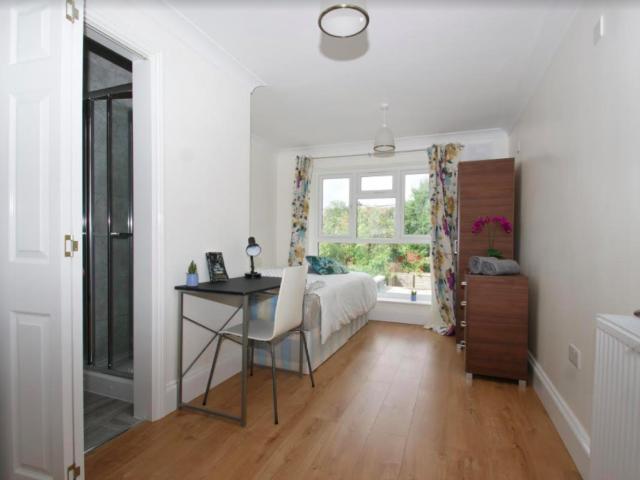 Room for rent in London Borough of Ealing, Greater London