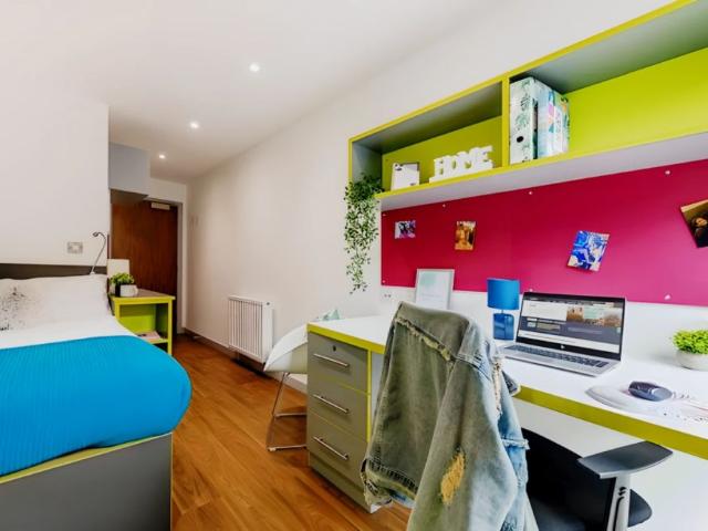 Room for rent in High Field, York