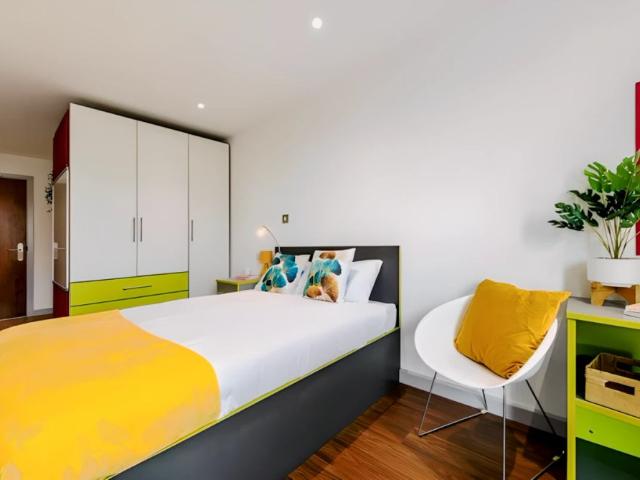 Room for rent in High Field, York
