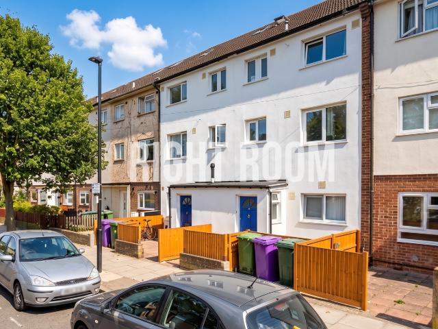 Room for rent in Cubitt Town, Greater London