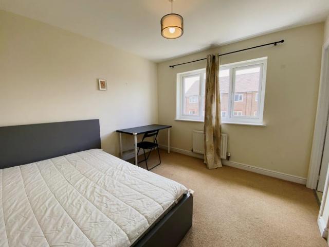 Room for rent in Stoke Park, Cheswick