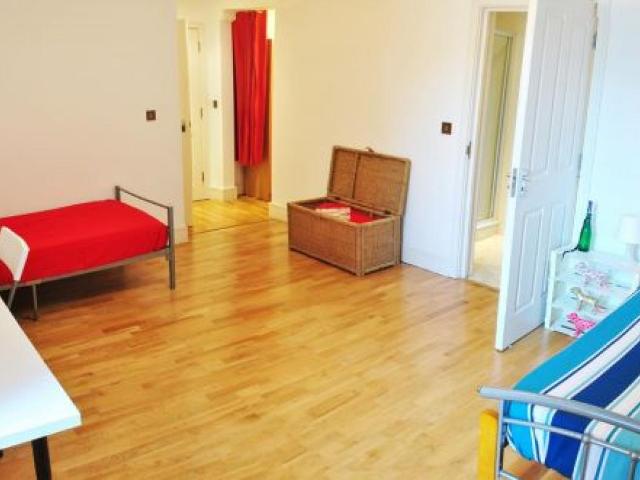 Room for rent in Limehouse, Greater London