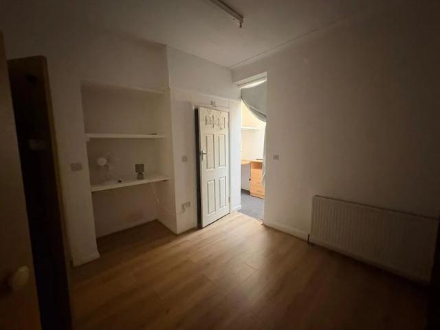Apartment for rent in Seven Kings, Greater London