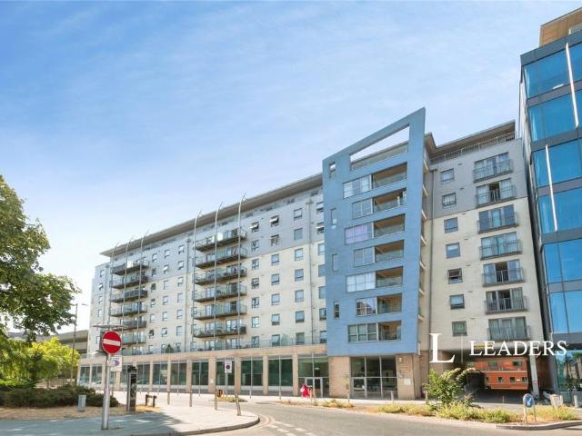 Apartment for rent in Horsell, Woking