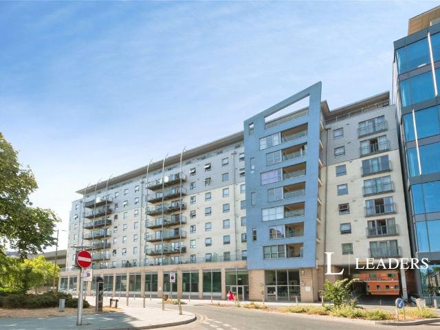 Apartment for rent in Horsell, Woking