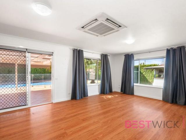 House for rent in Eglinton, Bathurst