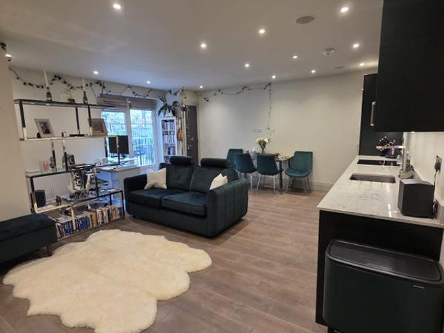 Apartment for rent in East Twickenham, Greater London